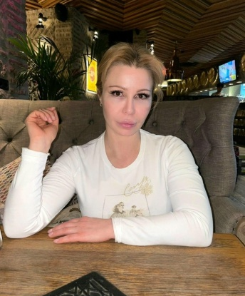 Я считаю, что каждый момент у нас должен быть особенным и незабываемым, поэтому всегда стараюсь создать атмосферу полного расслабления и удовольствия. У меня есть множество возможностей, чтобы исполнить все твои самые сокровенные желания. С моими услугами ты попадешь в райскую страну наслаждений, где каждая встреча будет превращаться в пылкий танец страсти. Не забудь оценить мои отзывы и фото, они говорят сами за себя. 😘✨ Вероника